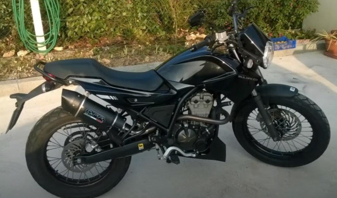 Scarico compatibile con Derbi Mulhacèn 2006-2011, Furore Nero, Terminale di scarico omologato,fornito con db killer estraibile,catalizzatore e collettore