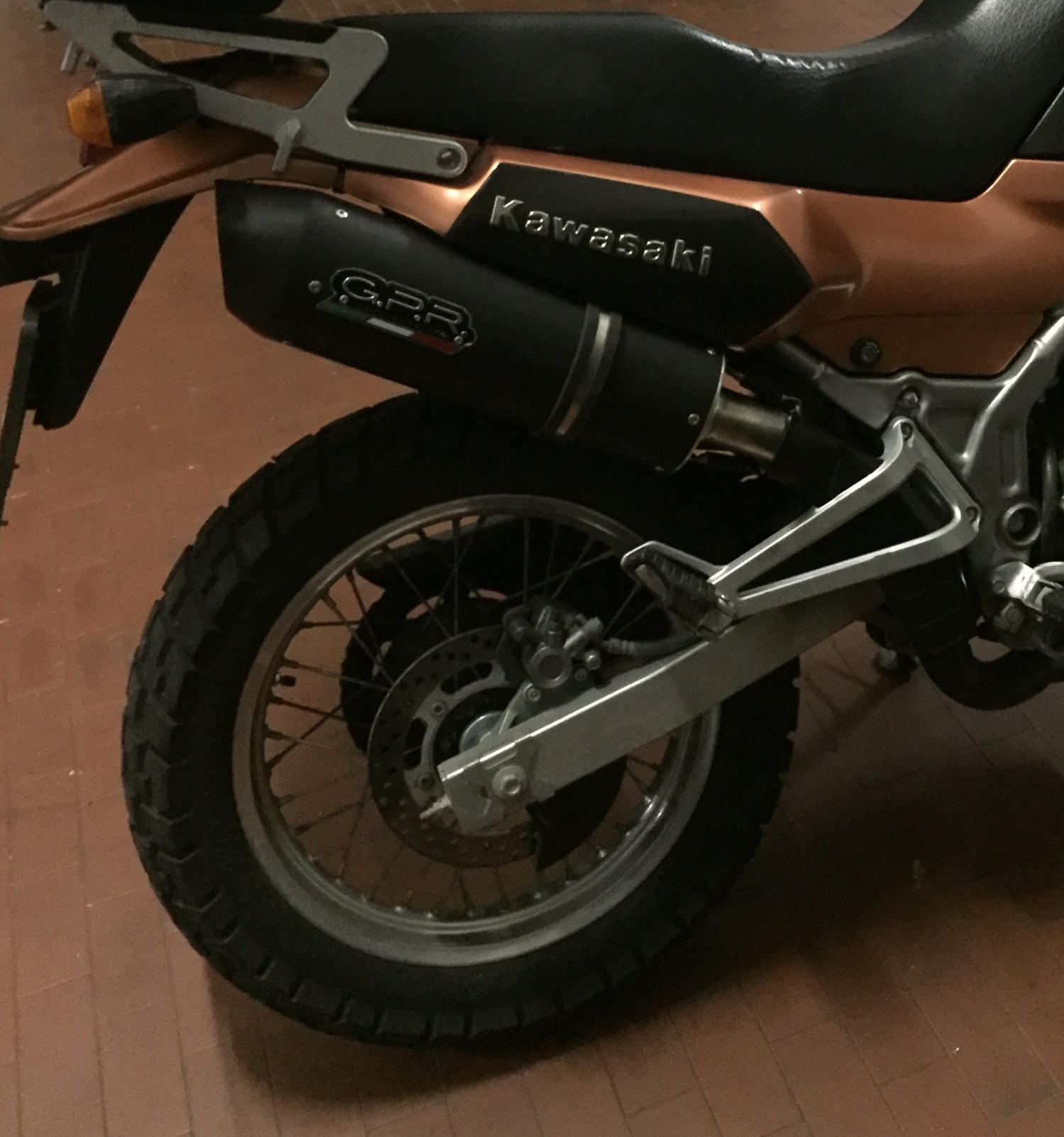 Scarico compatibile con Kawasaki Kle 500 1991-2007, Furore Nero, Scarico omologato, silenziatore con db killer estraibile e raccordo specifico
