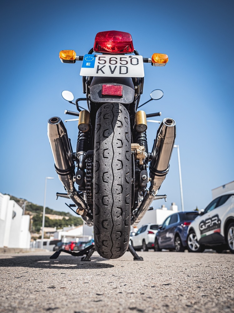 Scarico compatibile con Royal Enfield Interceptor 650 2019-2020, Deeptone Inox, Coppia di terminali di scarico omologati, forniti con db killer removibile, catalizzatori e raccordi specifici