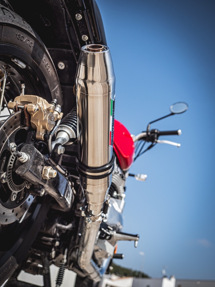 Scarico compatibile con Royal Enfield Interceptor 650 2019-2020, Deeptone Inox, Coppia di terminali di scarico omologati, forniti con db killer removibile, catalizzatori e raccordi specifici