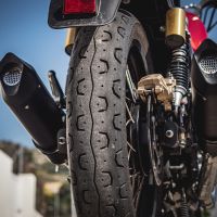 Scarico compatibile con Royal Enfield Interceptor 650 2019-2020, Furore Evo4 Nero, Coppia di terminali di scarico omologati, forniti con db killer removibile, catalizzatori e raccordi specifici