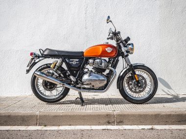 Scarico compatibile con Royal Enfield Continental 650 2019-2020, Ultracone, Coppia di terminali di scarico omologati, forniti con db killer removibile, catalizzatori e raccordi specifici