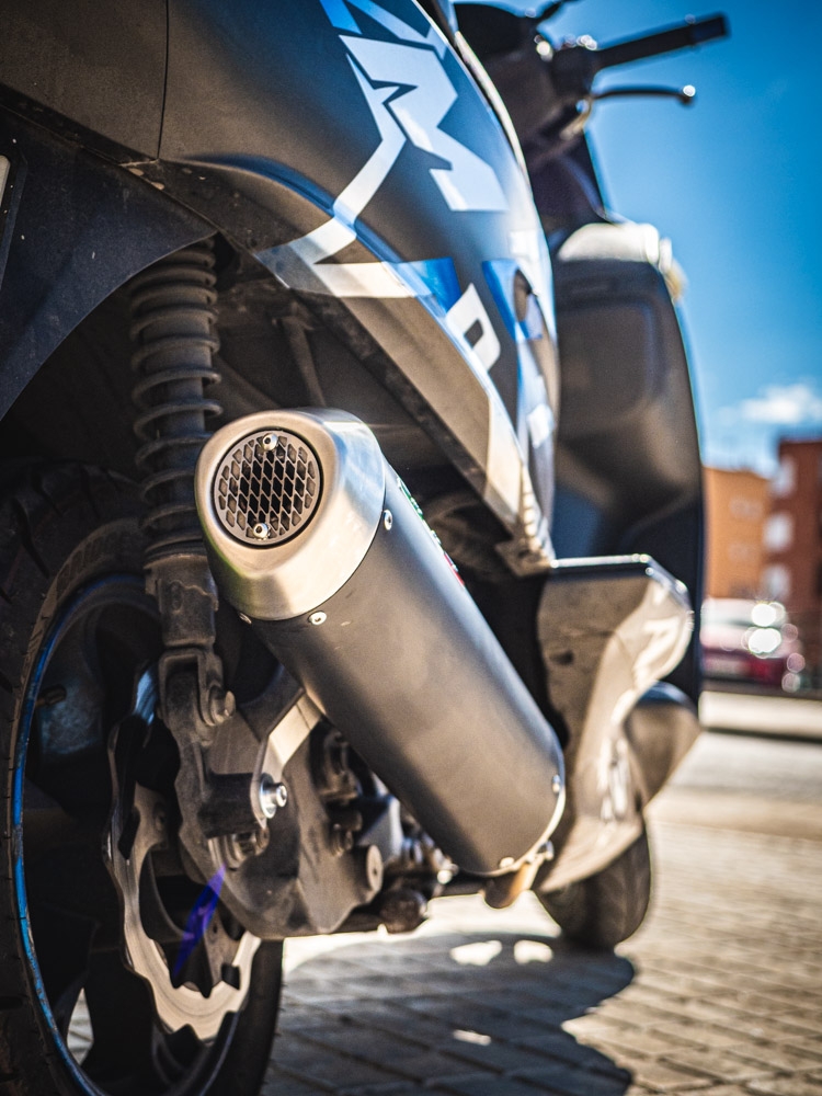 Scarico compatibile con Honda Sh 350 I.E. 2021-2023, Evo4 Road, Terminale di scarico omologato, fornito con db killer estraibile, catalizzatore e raccordo specifico
