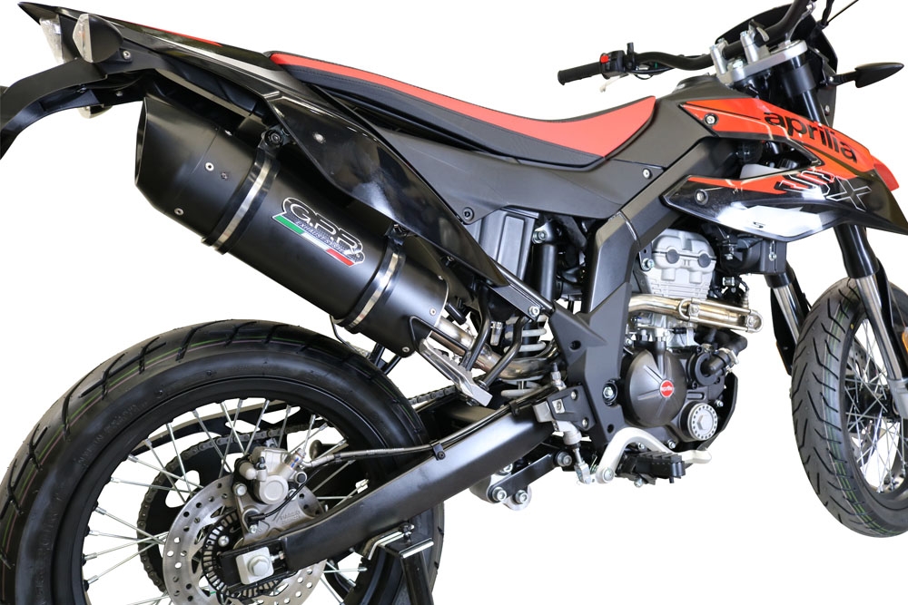 Scarico compatibile con Aprilia Sx 125 2018-2020, Furore Evo4 Nero, Terminale di scarico omologato, fornito con db killer estraibile, catalizzatore e raccordo specifico