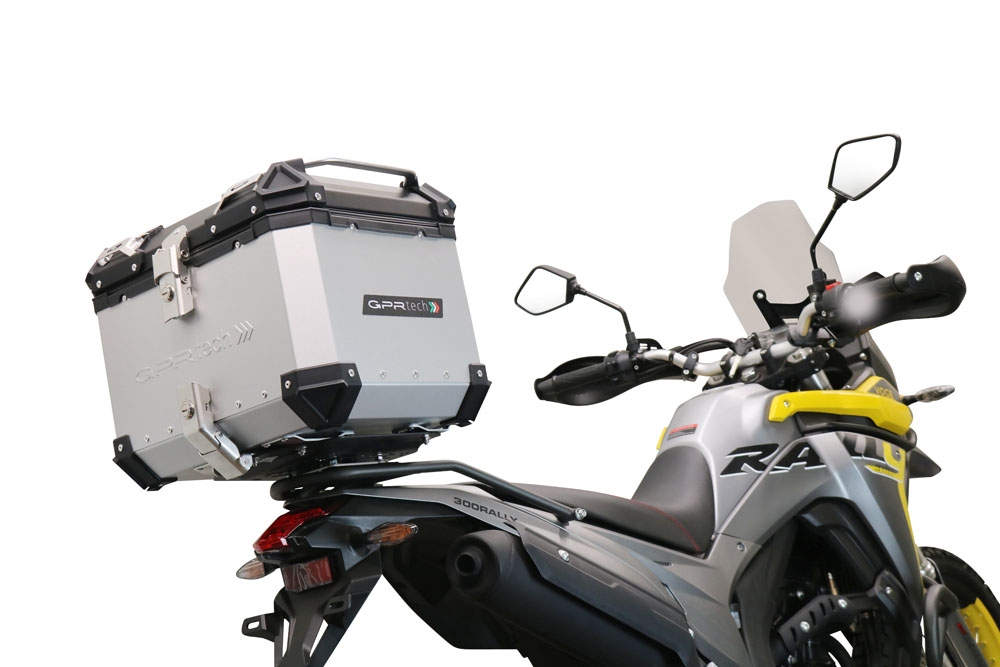 TOP CASE - BAULETTO GPR TECH COMPATABILE CON Voge 300Rally 2022/2024 e5 GPR TECH BAULETTO TOP CASE ALPI-TECH 35 LT. COLORE ARGENTO CON PIASTRA SPECIFICA 