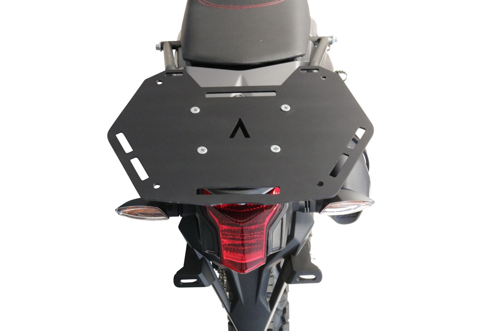 TOP CASE - BAULETTO GPR TECH COMPATABILE CON Voge 300Rally 2022/2024 e5 GPR TECH BAULETTO TOP CASE ALPI-TECH 26 LT, COLORE ARGENTO CON PIASTRA SPECIFICA 