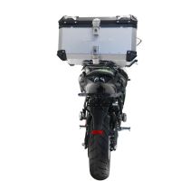 GPR TECH COMPATABILE CON Kawasaki Versys 650 2021/2022 e5 GPR TECH BAULETTO TOP CASE ALPI-TECH 45 LT. COLORE ARGENTO CON PIASTRA SPECIFICA 