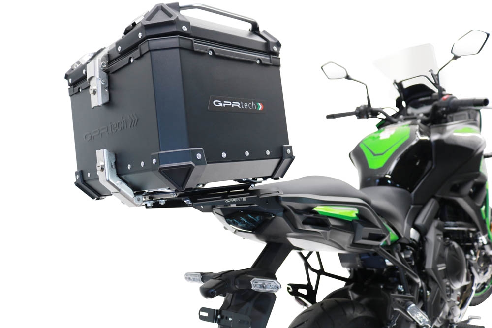 GPR TECH COMPATABILE CON Kawasaki Versys 650 2023/2024 e5 plus GPR TECH BAULETTO TOP CASE ALPI-TECH 45 LT. COLORE NERO CON PIASTRA SPECIFICA 