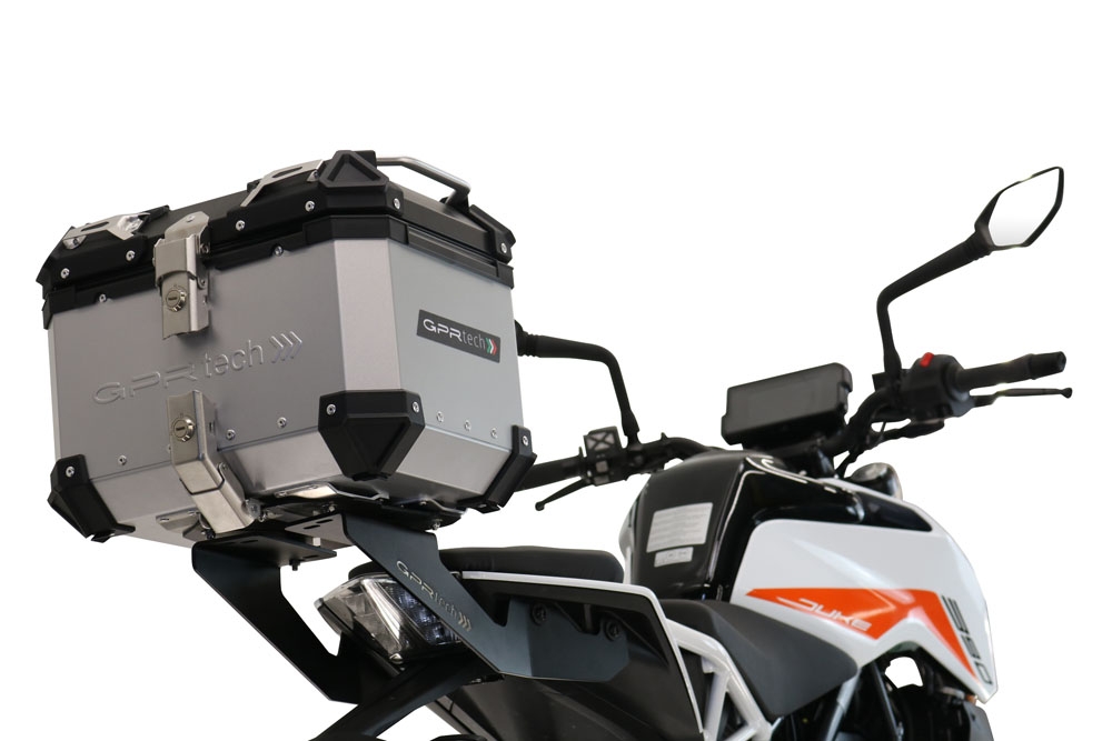 TOP CASE - BAULETTO GPR TECH COMPATABILE CON Ktm Duke 390 2021/2023 e5 GPR TECH BAULETTO TOP CASE ALPI-TECH 45 LT. COLORE ARGENTO CON PIASTRA SPECIFICA 