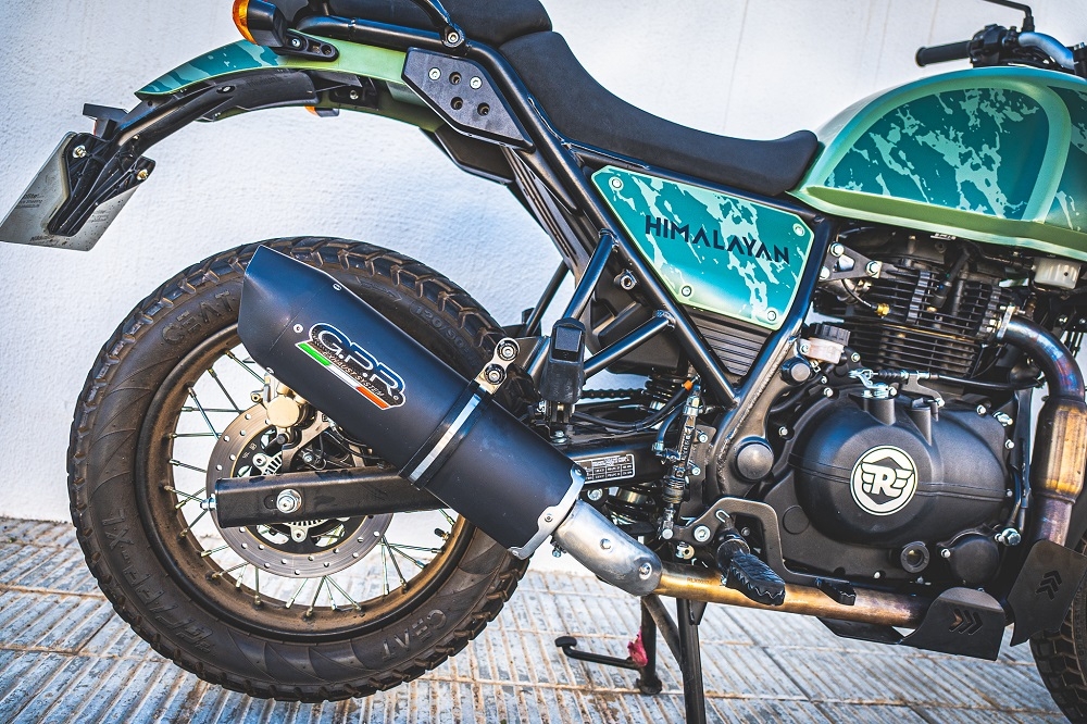 Scarico compatibile con Royal Enfield Himalayan 410 DIAM 42.5 2017-2020, Furore Evo4 Nero, Terminale di scarico omologato,fornito con db killer estraibile,catalizzatore e collettore