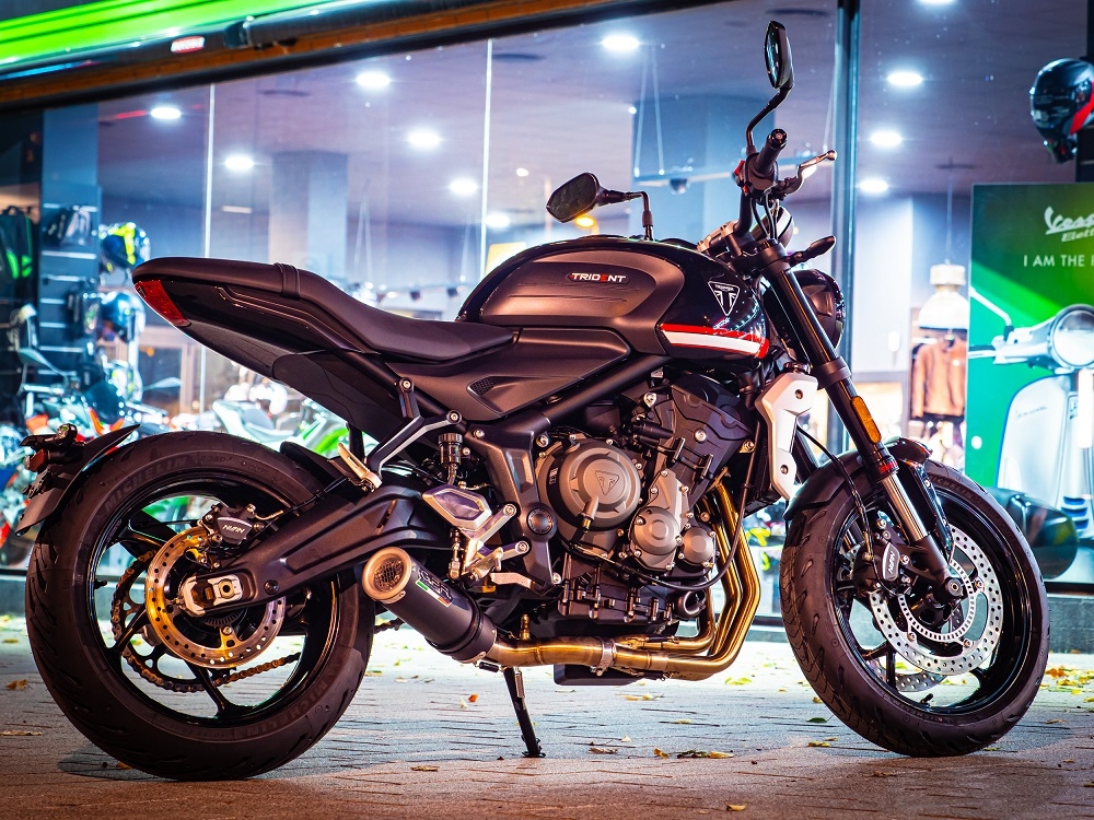 Scarico compatibile con Triumph Trident 660 2021-2024, M3 Black Titanium, Scarico completo racing, fornito con db killer estraibile e collettore, non conforme per uso stradale