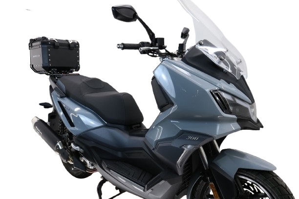 TOP CASE - BAULETTO GPR TECH COMPATABILE CON Bmw G 310 Gs 2017/2021 e4 GPR TECH BAULETTO TOP CASE ALPI-TECH 26 LT, COLORE NERO CON PIASTRA SPECIFICA 