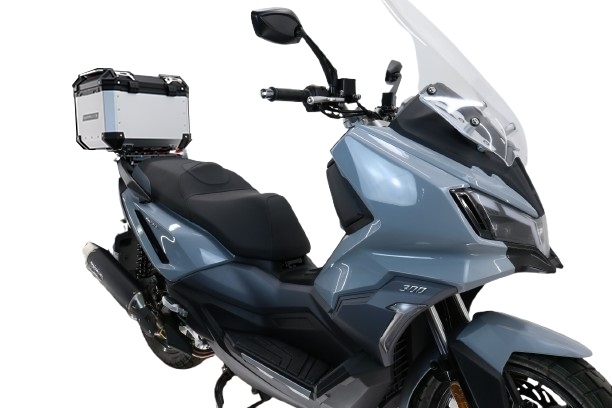 TOP CASE - BAULETTO GPR TECH COMPATABILE CON Bmw G 310 Gs 2017/2021 e4 GPR TECH BAULETTO TOP CASE ALPI-TECH 35 LT. COLORE ARGENTO CON PIASTRA SPECIFICA 