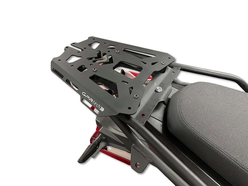 TOP CASE - BAULETTO GPR TECH COMPATABILE CON Voge 625DSX 2024/2026 e5 GPR TECH BAULETTO TOP CASE ALPI-TECH 55 LT COLORE ARGENTO CON PIASTRA SPECIFICA 