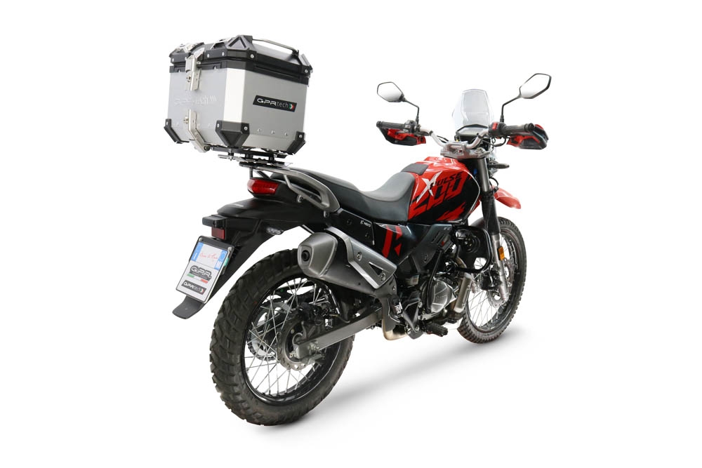 TOP CASE - BAULETTO GPR TECH COMPATIBILE CON Hero Xpulse 200 4V 2025/2026 E5 plus GPR TECH BAULETTO TOP CASE ALPI-TECH 26 LT, COLORE ARGENTO CON PIASTRA SPECIFICA 