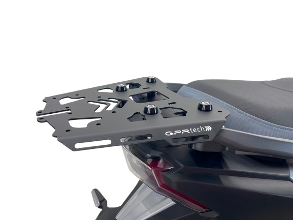 PORTAPACCHI GPR TECH COMPATIBILE CON  Sym ADX 300 2024/2026 e5 Plus GPR TECH Portapacchi per TOP CASE-ALPITECH 26 > 35 