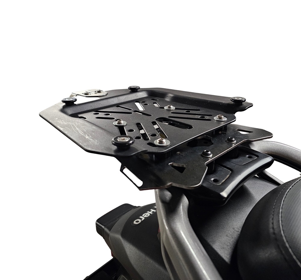 TOP CASE - BAULETTO GPR TECH COMPATIBILE CON Hero Xpulse 200 4V 2025/2026 E5 plus GPR TECH BAULETTO TOP CASE ALPI-TECH 26 LT, COLORE NERO CON PIASTRA SPECIFICA 