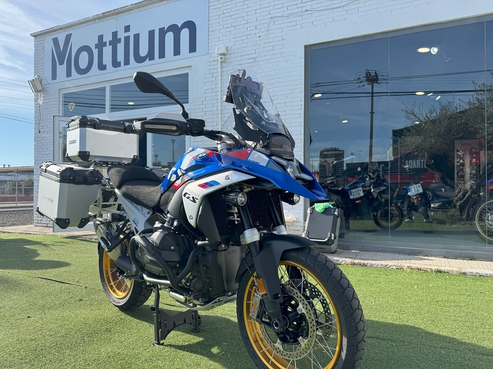 GPR TECH COMPATABILE CON BMW R 1300 GS Adventure 2023/2025 GPR TECH TRITTICO DI VALIGIE IN COLORE ARGENTO, TOP CASE 45 LT + VALIGIE LATERALI 38 LT. + 38 LT. + TELAIO SPECIFICO NERO 