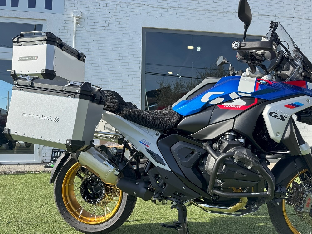 GPR TECH COMPATABILE CON BMW R 1300 GS Adventure 2023/2025 GPR TECH TRITTICO DI VALIGIE IN COLORE ARGENTO, TOP CASE 45 LT + VALIGIE LATERALI 38 LT. + 38 LT. + TELAIO SPECIFICO NERO 