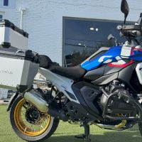 GPR TECH COMPATABILE CON BMW R 1300 GS Adventure 2023/2025 GPR TECH TRITTICO DI VALIGIE IN COLORE ARGENTO, TOP CASE 45 LT + VALIGIE LATERALI 38 LT. + 38 LT. + TELAIO SPECIFICO NERO 